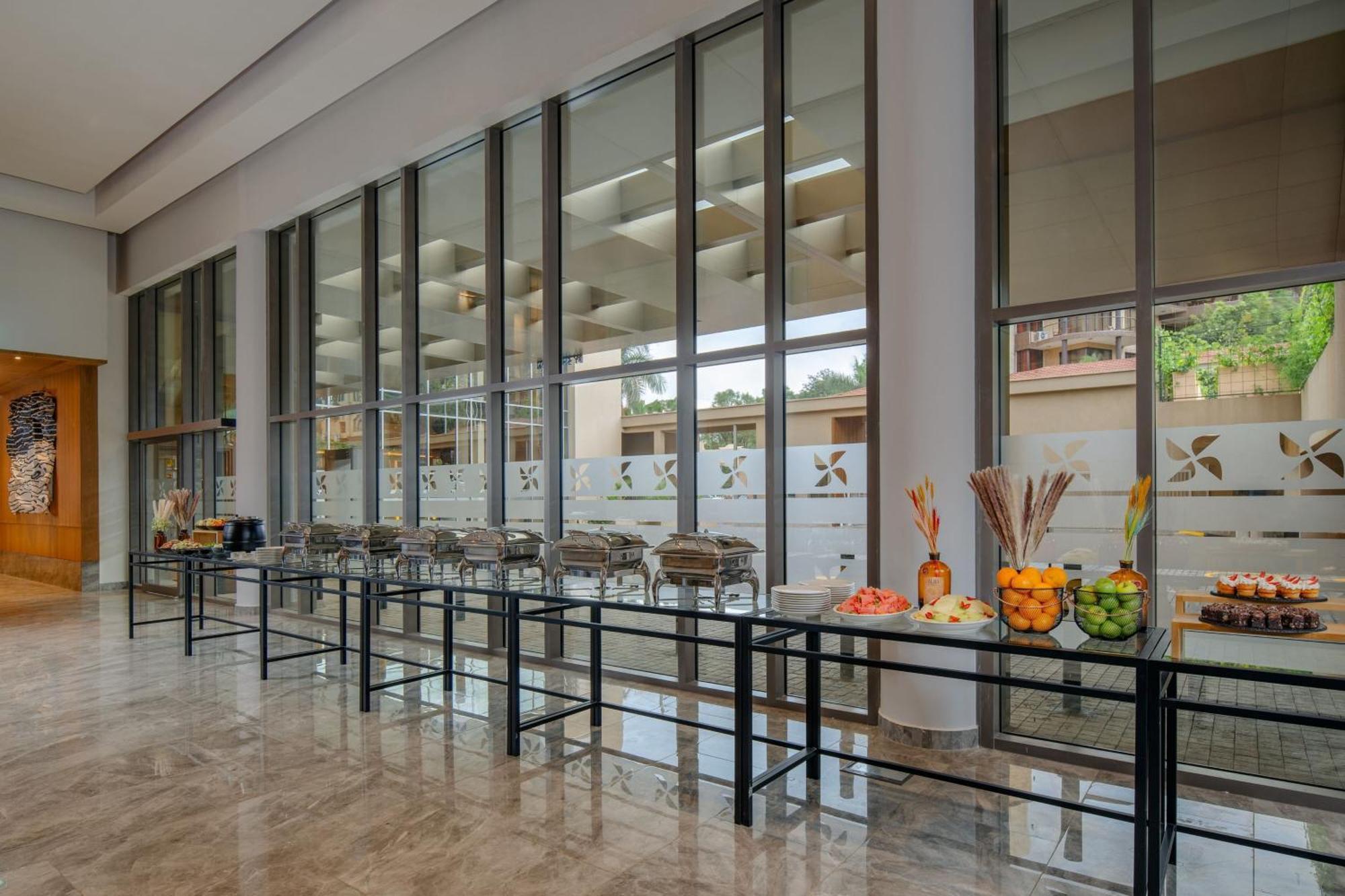 Four Points By Sheraton Kampala Bagian luar foto