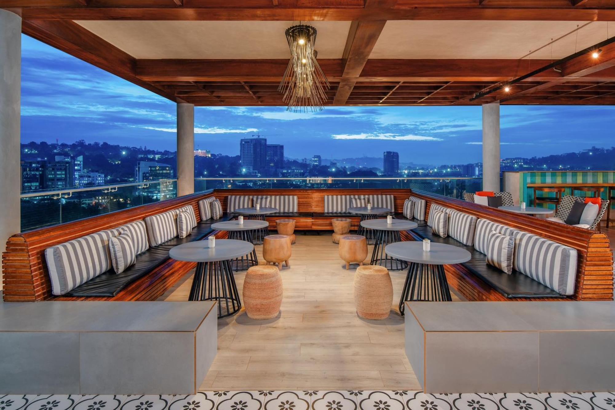 Four Points By Sheraton Kampala Bagian luar foto