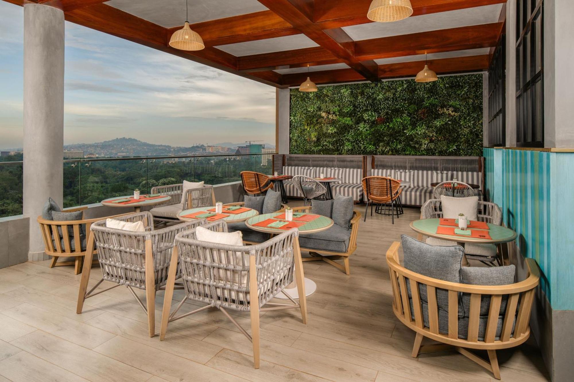 Four Points By Sheraton Kampala Bagian luar foto