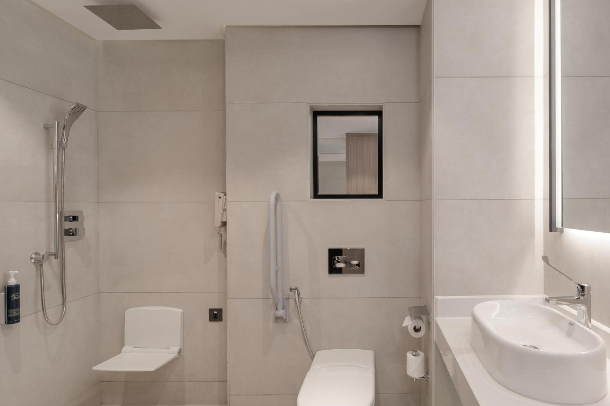 Four Points By Sheraton Kampala Bagian luar foto